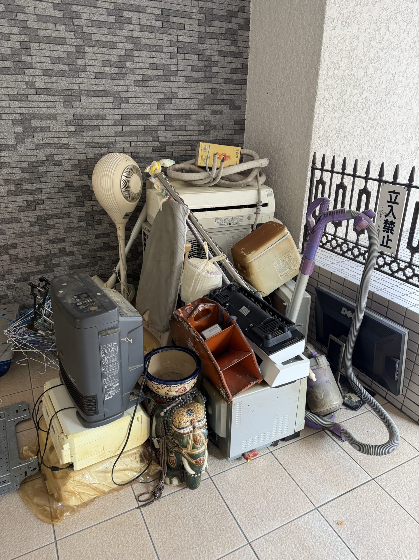 福岡市中央区谷にて不用品回収作業写真