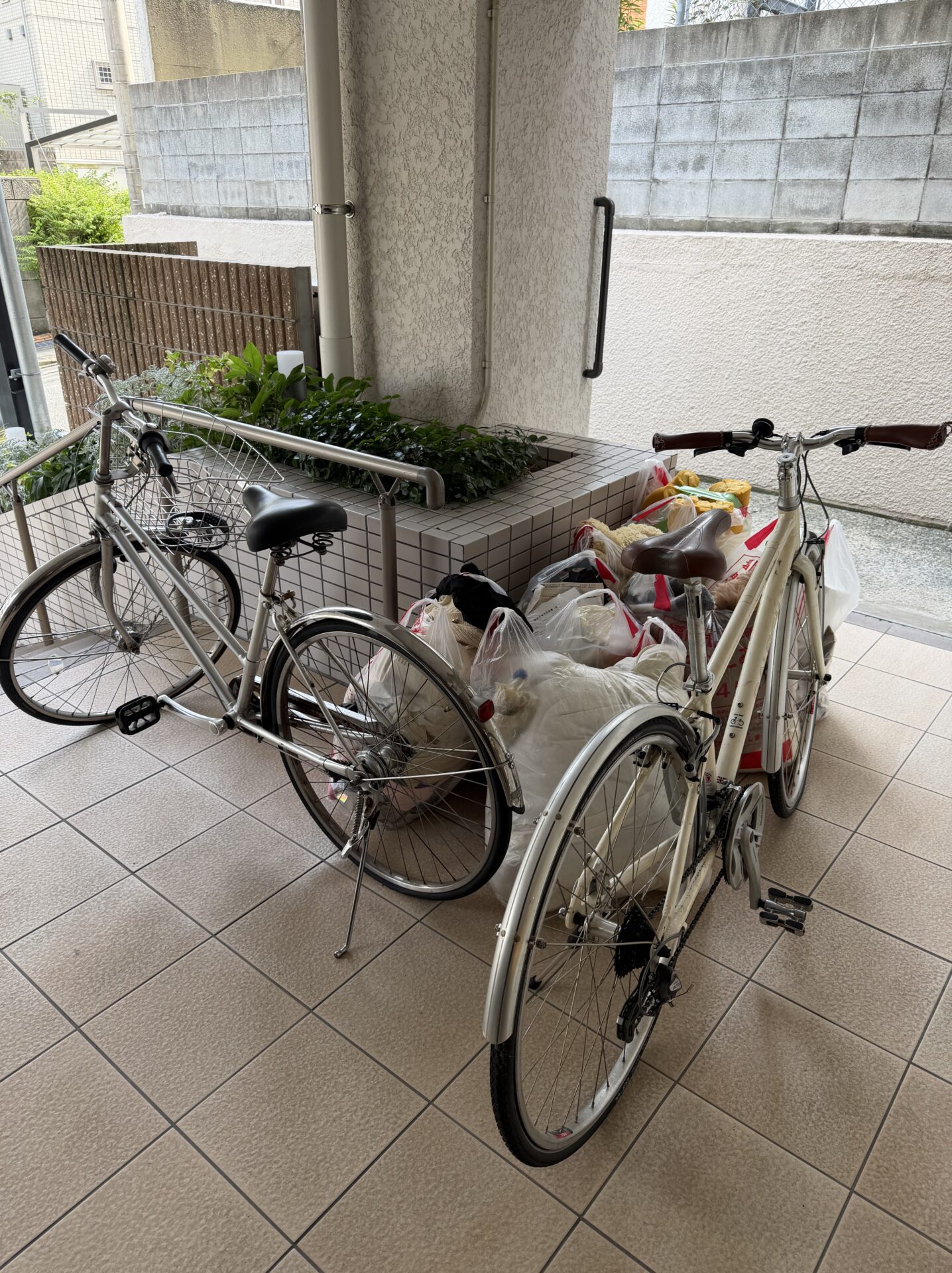 福岡市中央区谷にて不用品回収作業写真