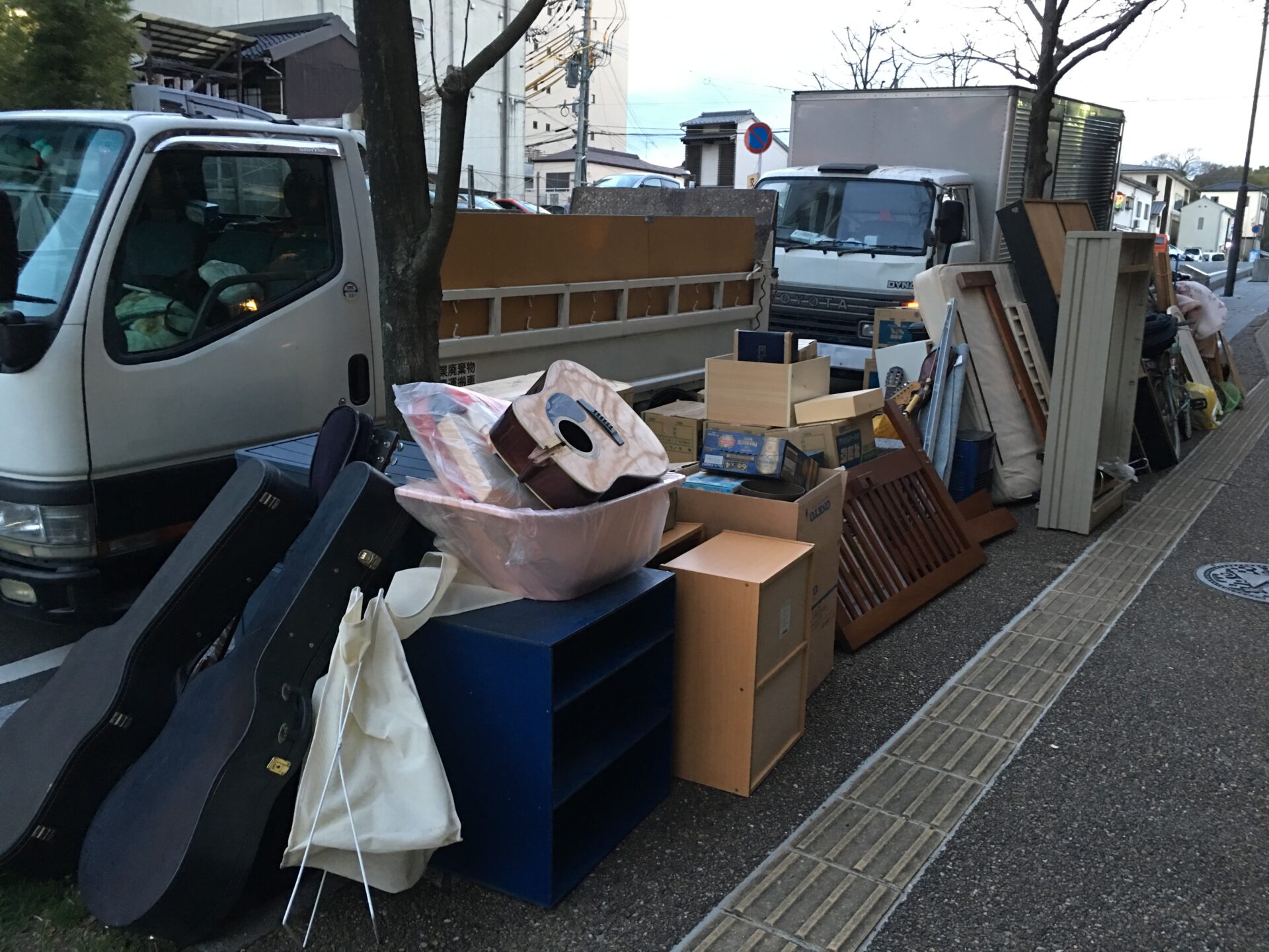 福岡市博多区呉服町にて不用品回収 引越し後に残った家具・楽器・大量の不用品をまとめて片付け作業写真