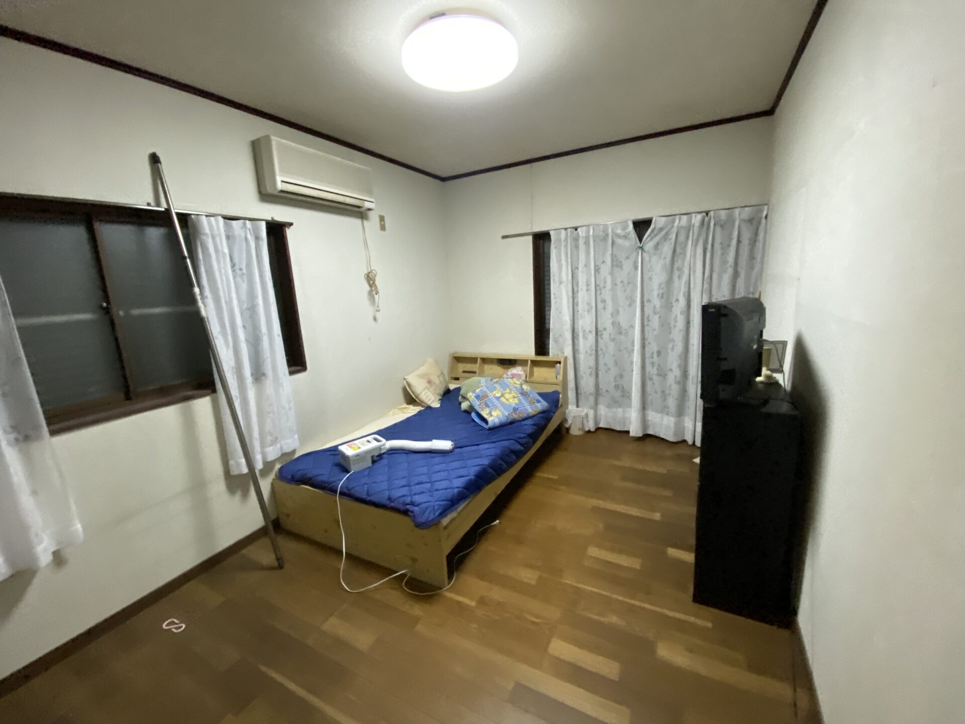 筑紫野市石崎の戸建てで遺品整理・片付け｜大量の家財も一つずつ丁寧に整理作業写真